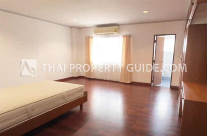 Apartment in Phaholyothin 